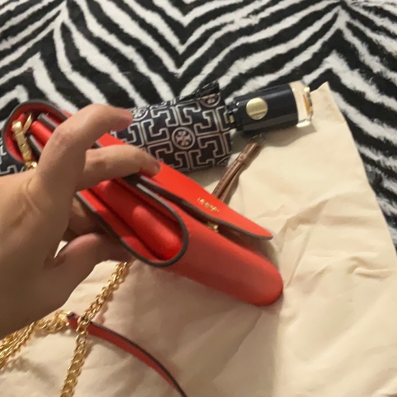 Tory Burch Vibrant Red Crossbody Bag with Gold Chain - Picture 4 of 4